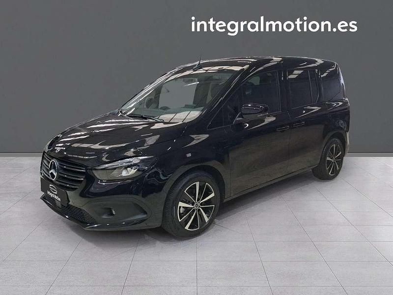 Negro Nuevo 2025 Mercedes 180 Berlina | 28.842 € (Buen precio) - Imagen 1/4