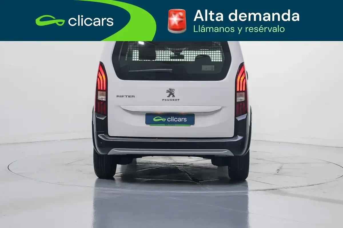 Usado Peugeot Rifter Allure 100 CV (73 kW) 2022 Blanco Monovolumen