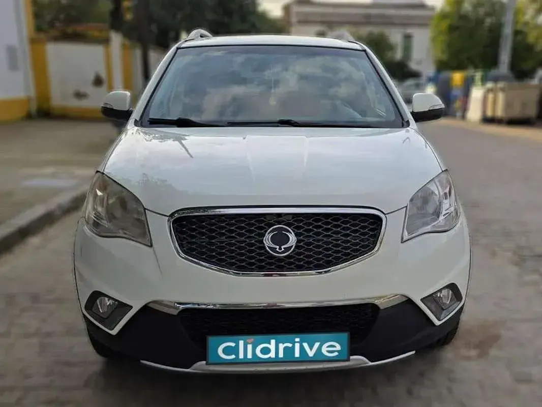 Usado SsangYong Korando Premium Plus 175 CV (128 kW) 2012 Blanco SUV