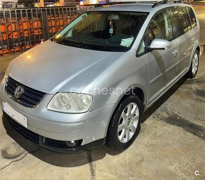 Usado VW Touran Advance 140 CV (102 kW) 2005 Gris / plata Monovolumen