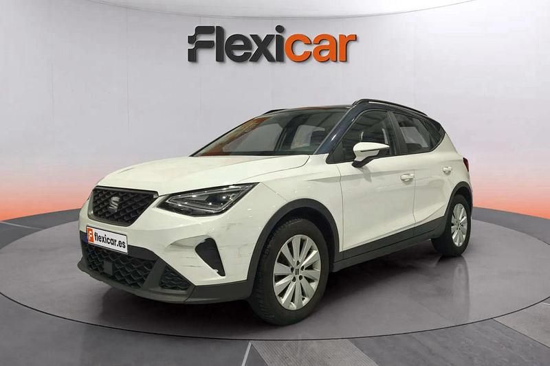 Usado Seat Arona Style 110 CV (80 kW) 2023 Blanco SUV