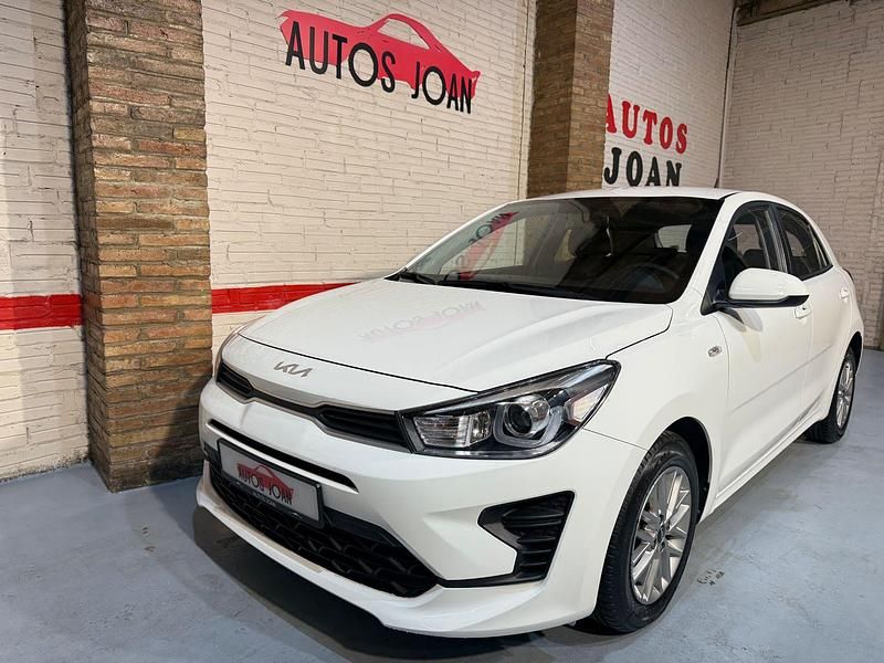 Usado Kia Rio 84 CV (61 kW) 2022 Blanco Berlina