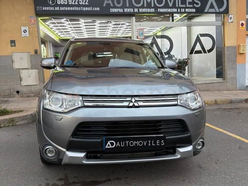 Usado Mitsubishi Outlander P-HEV Motion 203 CV (149 kW) 2015 Gris / plata SUV