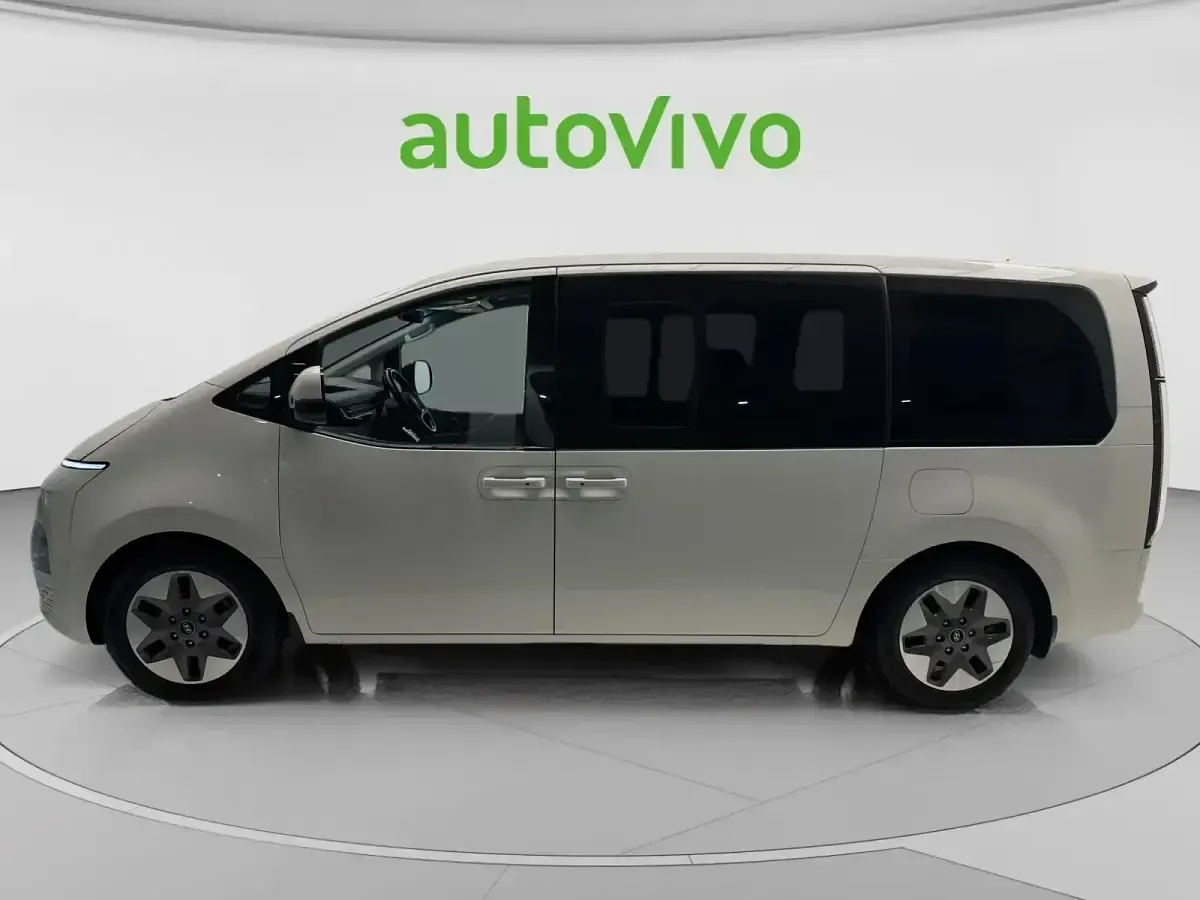 Usado Hyundai Staria 177 CV (130 kW) 2022 Blanco Monovolumen