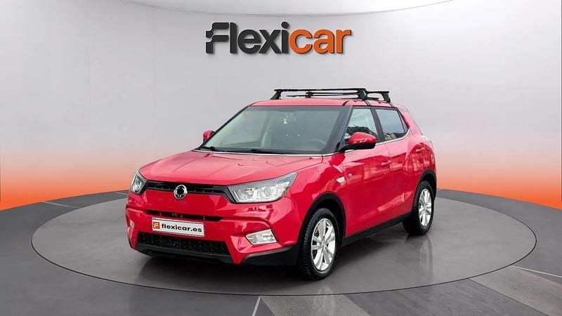 Usado Ssangyong (KGM) Tivoli Limited 116 CV (85 kW) 2017 Rojo SUV