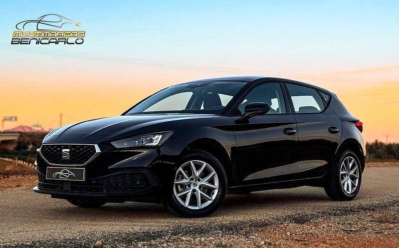 Negro Usado 2024 Seat Leon FR | 22.500 € (Precio justo) - Imagen 1/4