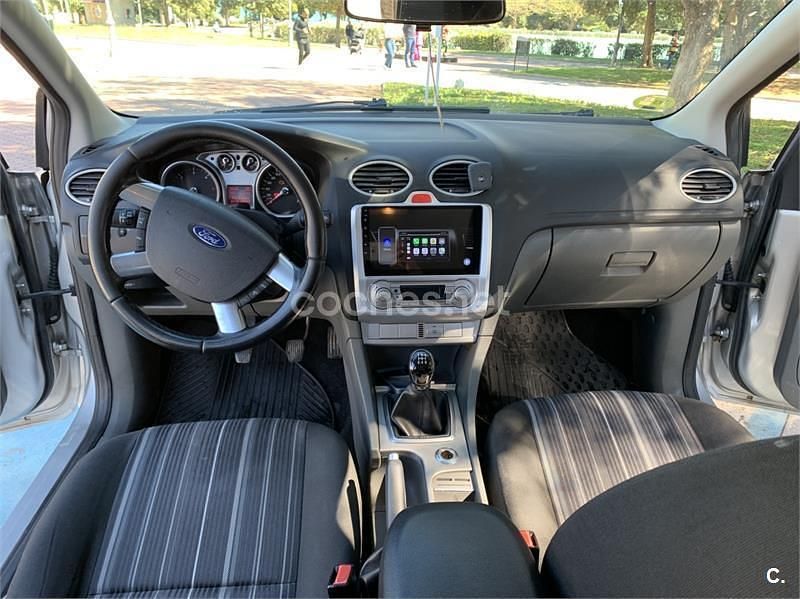 Usado Ford Focus Trend 109 CV (80 kW) 2008 Gris / plata Berlina