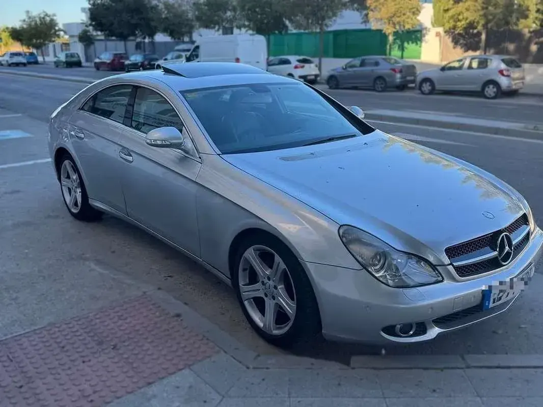 Usado Mercedes CLS350 272 CV (200 kW) 2004 Gris Coupe