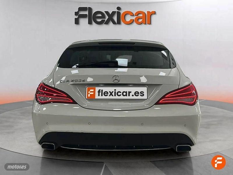 Usado Mercedes CLA200 Shooting Brake 136 CV (100 kW) 2016 Blanco Familiar
