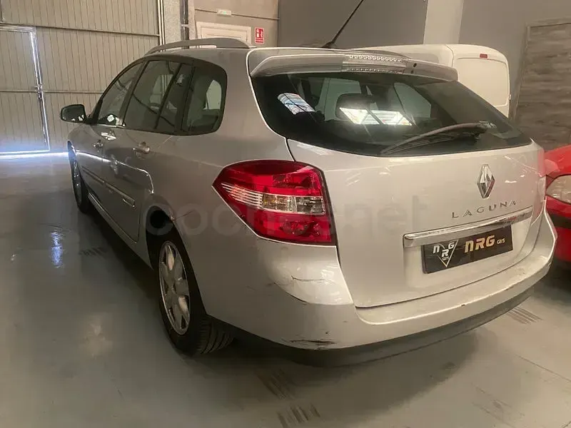 Usado Renault Laguna III Authentique 130 CV (95 kW) 2009 Gris / plata Familiar