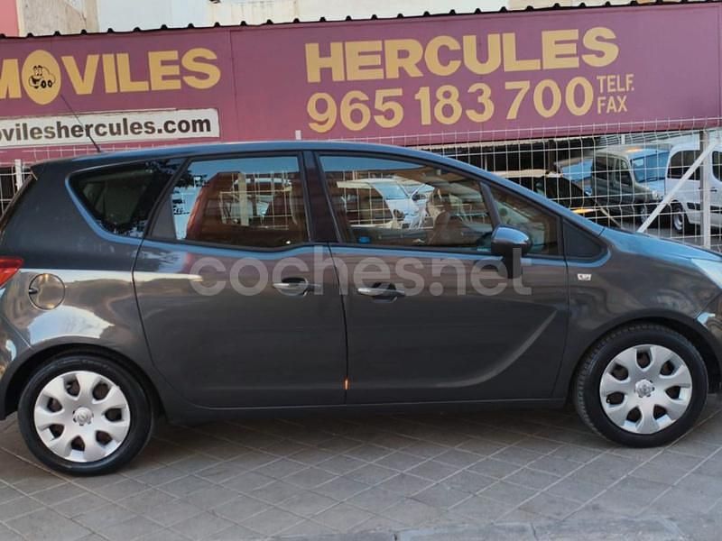 Usado Opel Meriva Enjoy 120 CV (88 kW) 2011 Marrón Monovolumen