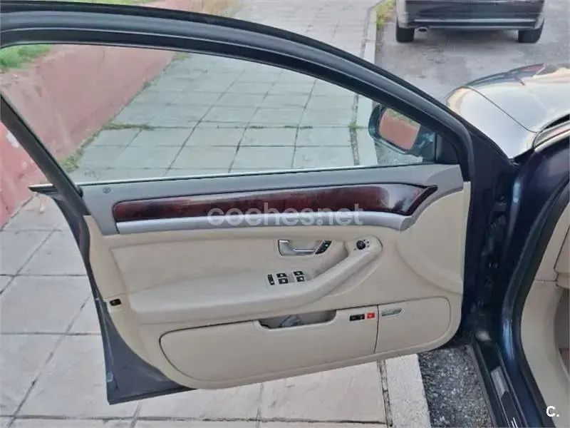 Usado Audi A8 350 CV (257 kW) 2006 Azul Berlina