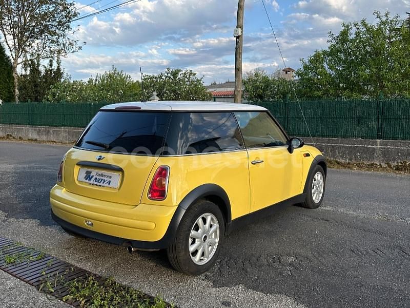 Usado Mini ONE 90 CV (66 kW) 2003 Amarillo Utilitario