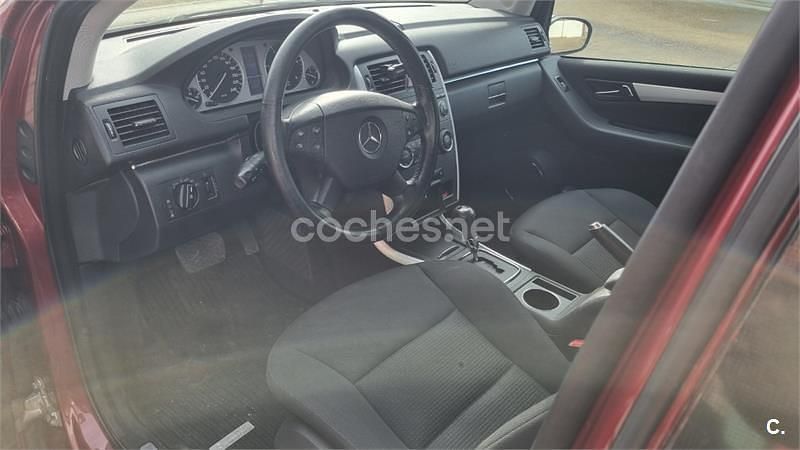 Usado Mercedes B200 140 CV (102 kW) 2006 Granate Monovolumen