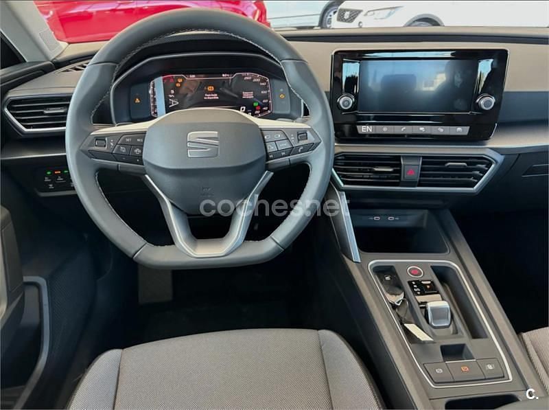 Usado Seat Leon Style 150 CV (110 kW) 2024 Negro Familiar