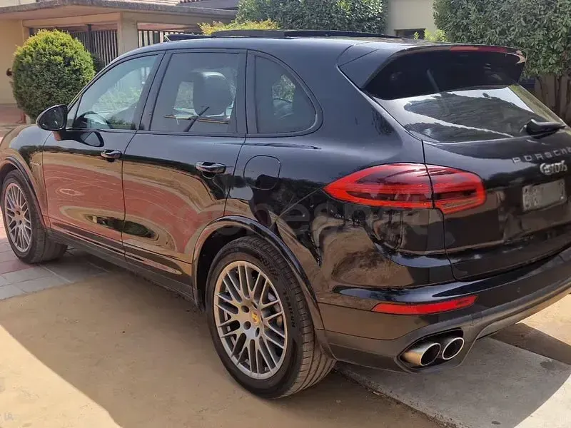 Usado Porsche Cayenne S E-Hybrid Platinum Edition 416 CV (305 kW) 2017 Negro SUV