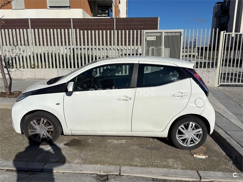 Usado Toyota Aygo X-clusiv 69 CV (50 kW) 2016 Blanco Utilitario
