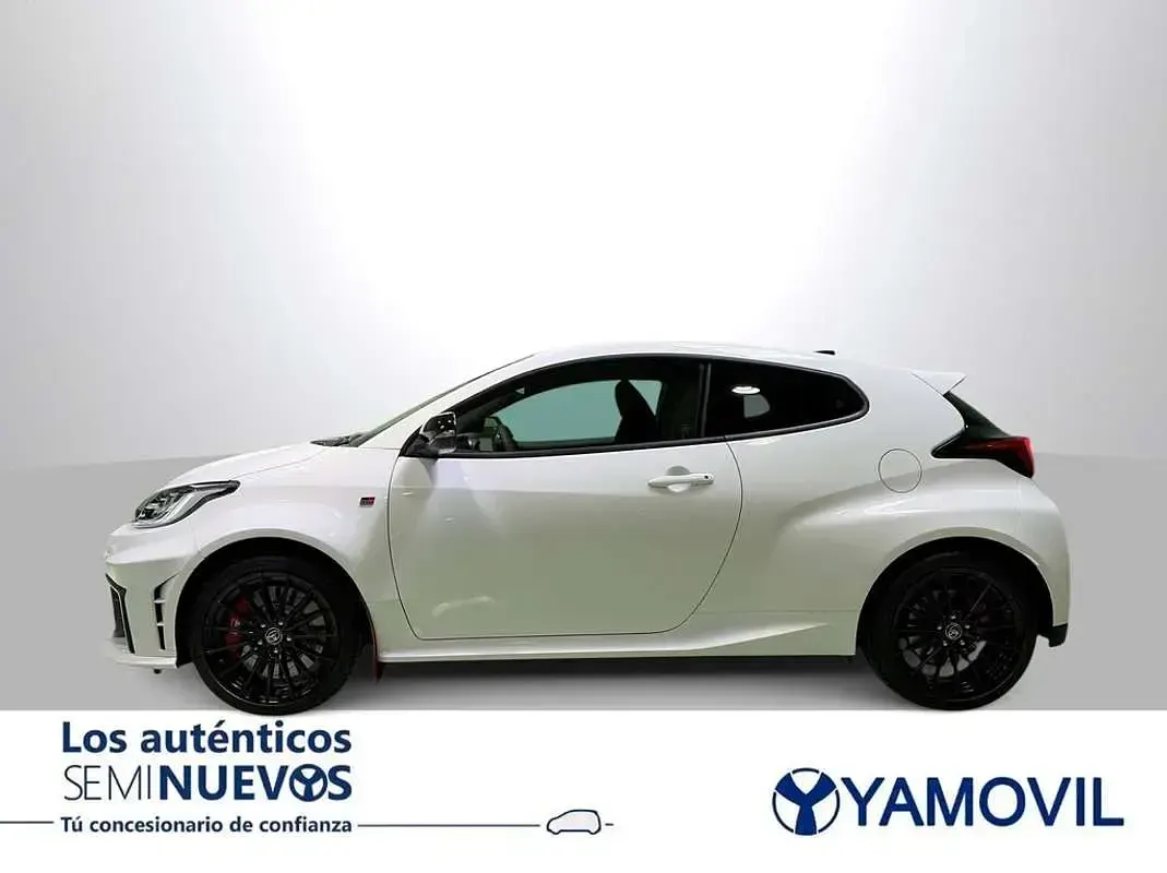 Usado Toyota Yaris 276 CV (202 kW) 2024 Blanco Utilitario