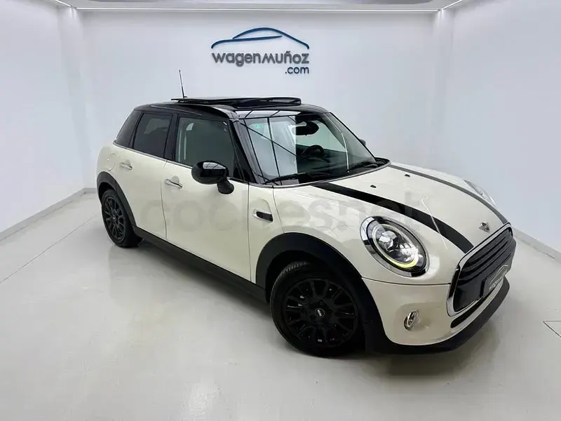 Usado Mini ONE 102 CV (75 kW) 2019 Beige Utilitario