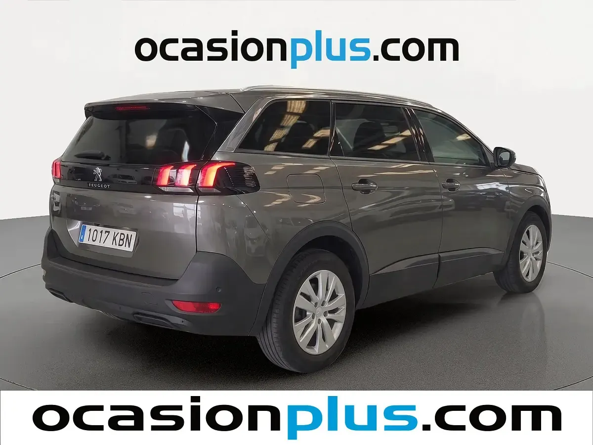 Usado Peugeot 5008 Active 120 CV (88 kW) 2017 Gris plata SUV