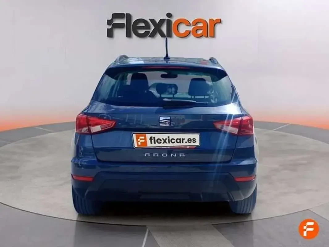 Usado Seat Arona Style 110 CV (80 kW) 2021 Gris SUV