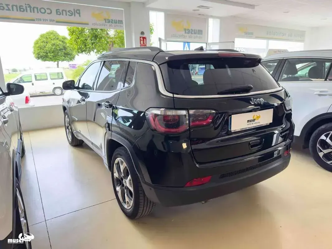 Usado Jeep Compass Limited 120 CV (88 kW) 2020 Negro SUV