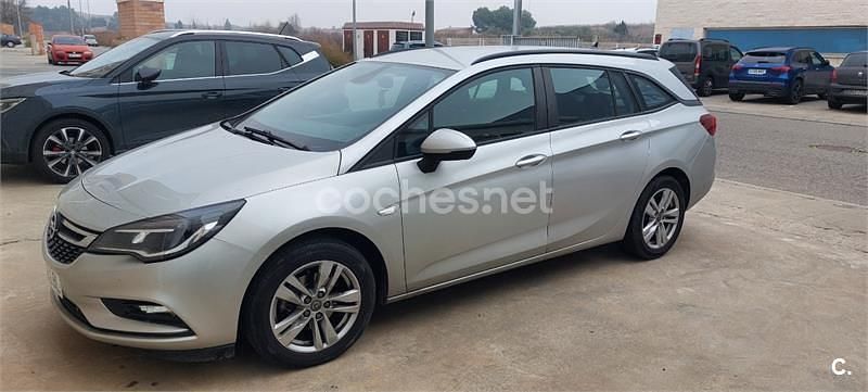 Gris / plata Usado 2019 Opel Astra Selective Familiar | 10.499 € (Precio justo) - Imagen 1/4