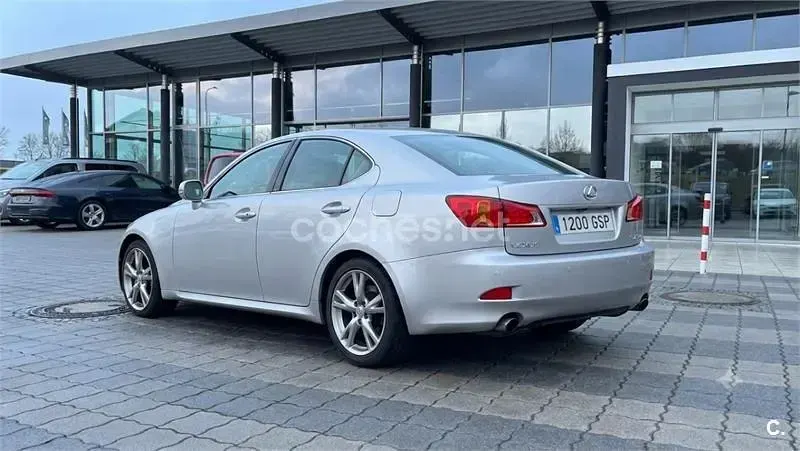 Usado Lexus IS250 President Line 208 CV (152 kW) 2007 Gris / plata Berlina