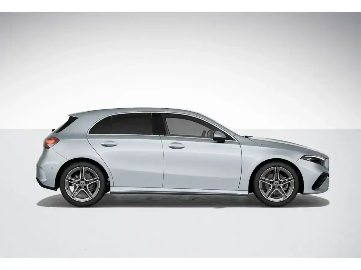 Usado Mercedes A180 Advanced 136 CV (100 kW) 2024 Gris