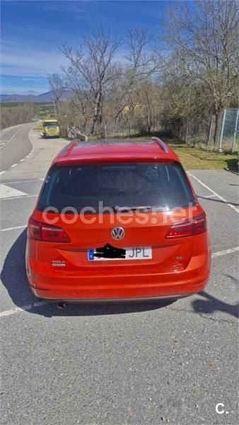 Usado VW Golf Sportsvan Advance 110 CV (80 kW) 2017 Naranja Monovolumen