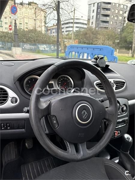 Usado Renault Clio II Dynamique 85 CV (62 kW) 2009 Blanco Berlina