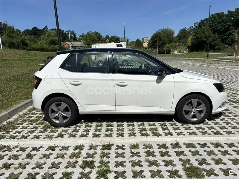 Usado Skoda Fabia Ambition 75 CV (55 kW) 2016 Blanco Berlina