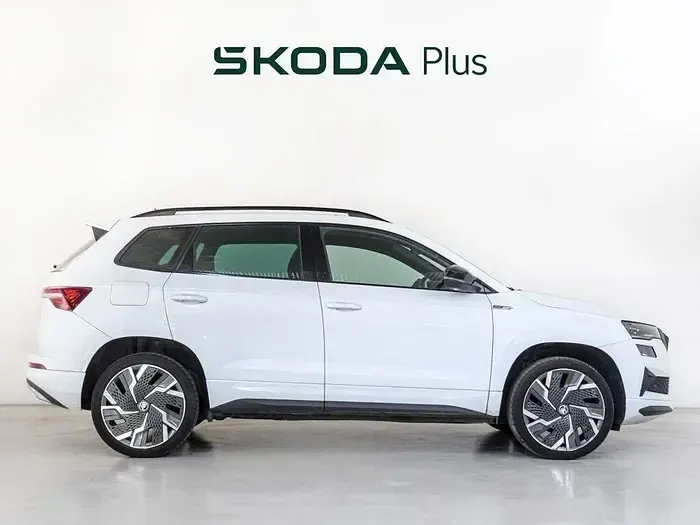 Usado Skoda Karoq SportLine 150 CV (110 kW) 2022 Blanco SUV