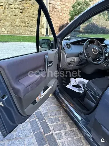 Usado Renault Scenic E-Tech 130 CV (95 kW) 2007 Gris / plata Monovolumen