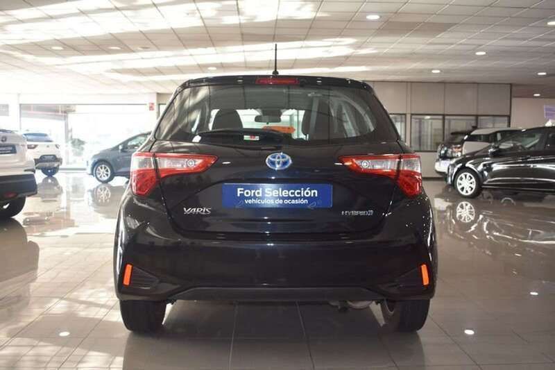 Usado Toyota Yaris Hybrid Active 99 CV (72 kW) 2018 Negro Utilitario