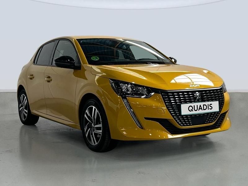 Usado Peugeot 208 Allure 101 CV (74 kW) 2022 Amarillo Utilitario