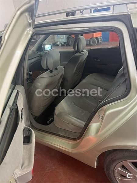 Usado Renault Laguna II Expression 120 CV (88 kW) 2001 Verde Berlina