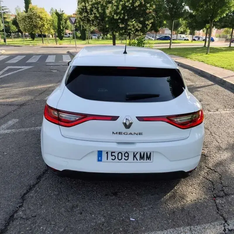 Usado Renault Mégane LIMITED 132 CV (97 kW) 2018 Blanco Utilitario