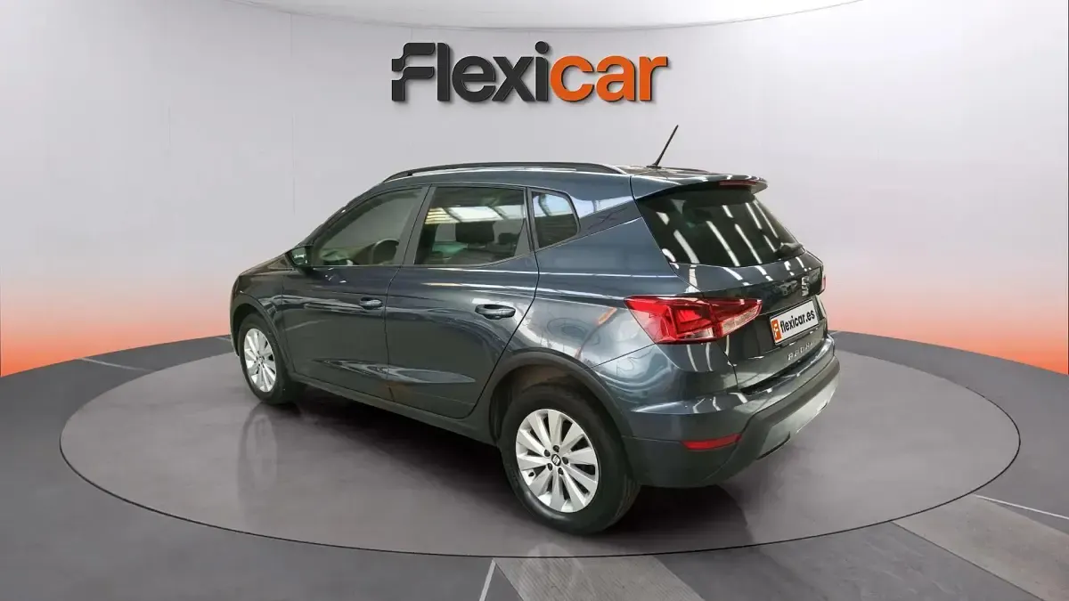 Usado Seat Arona Ecomotive 95 CV (69 kW) 2019 Gris SUV