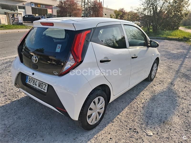 Usado Toyota Aygo X-cite 69 CV (50 kW) 2018 Blanco Utilitario