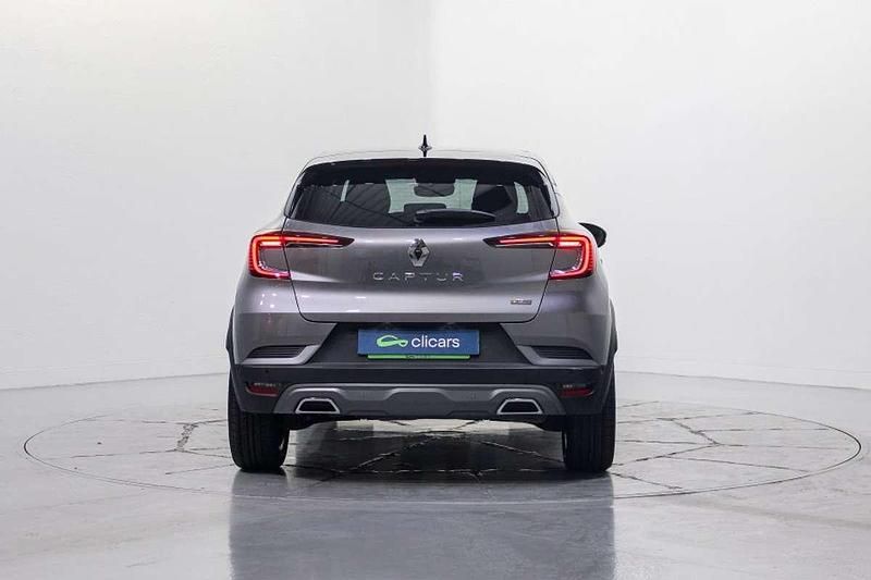 Usado Renault Captur RS Line 158 CV (116 kW) 2022 Gris SUV