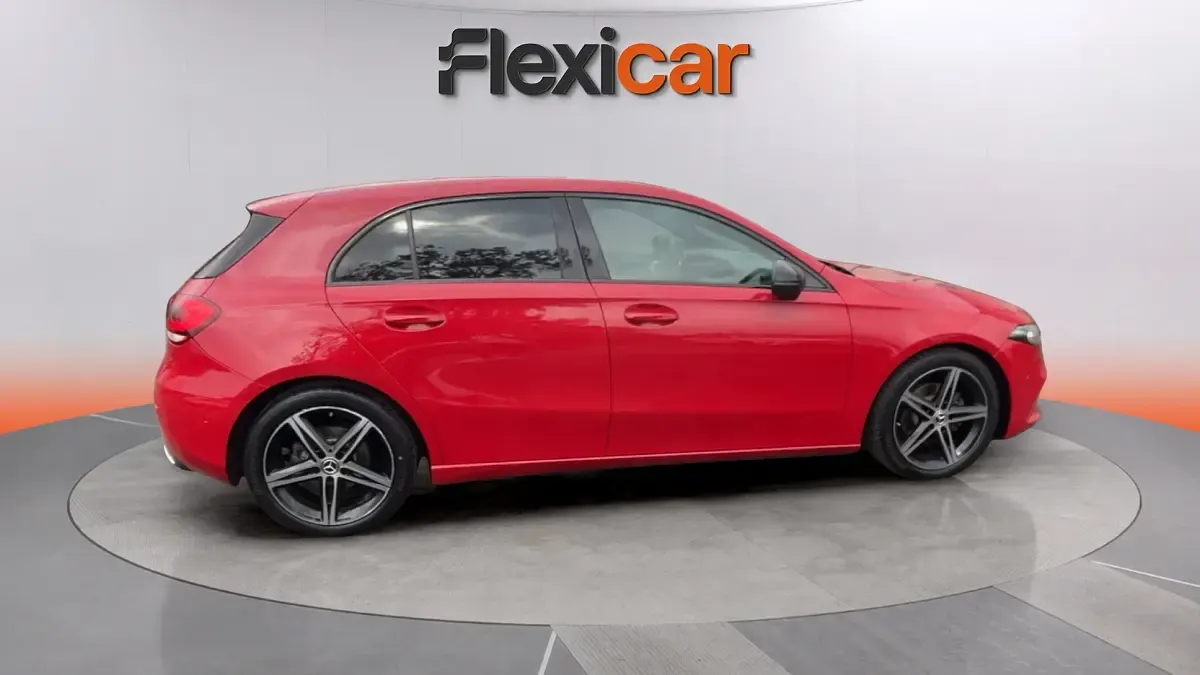 Usado Mercedes A180 116 CV (85 kW) 2019 Rojo Berlina
