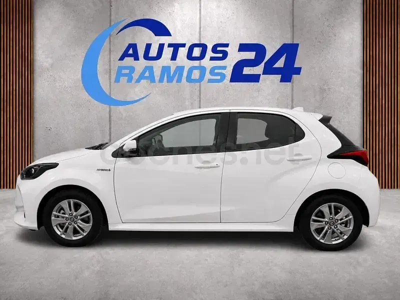 Usado Toyota Yaris 125 CV (91 kW) 2024 Blanco Utilitario