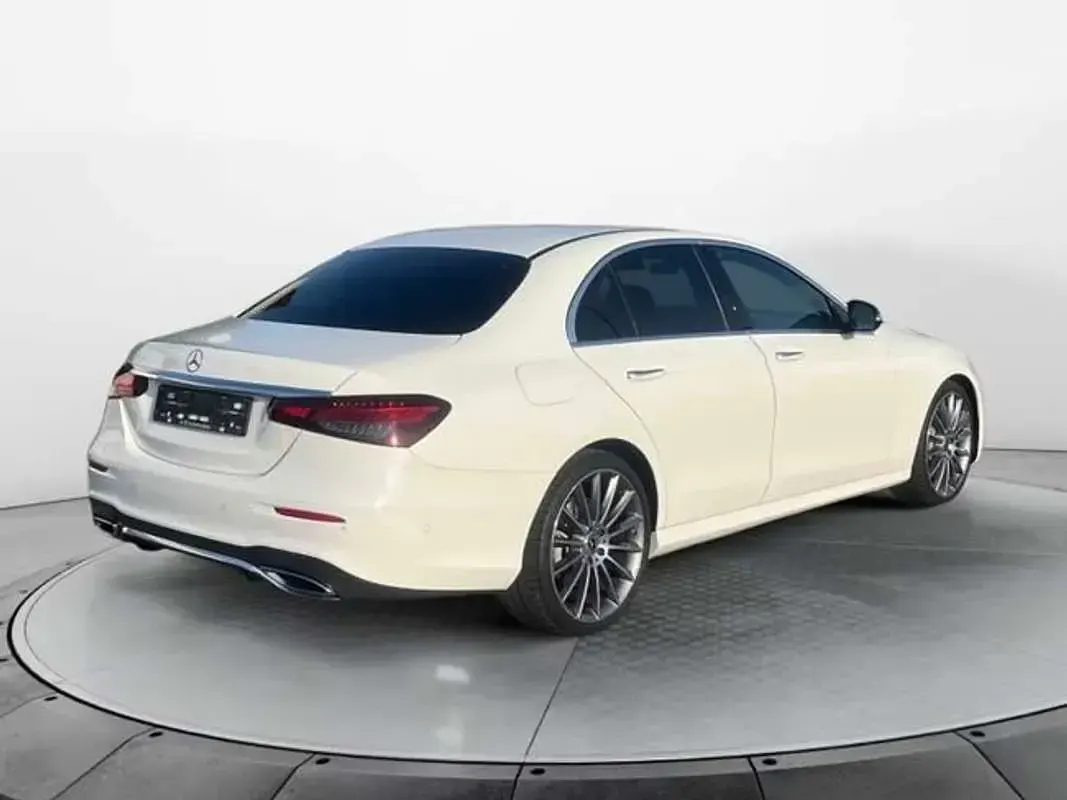 Usado Mercedes E400 AMG 330 CV (242 kW) 2023 Blanco Berlina