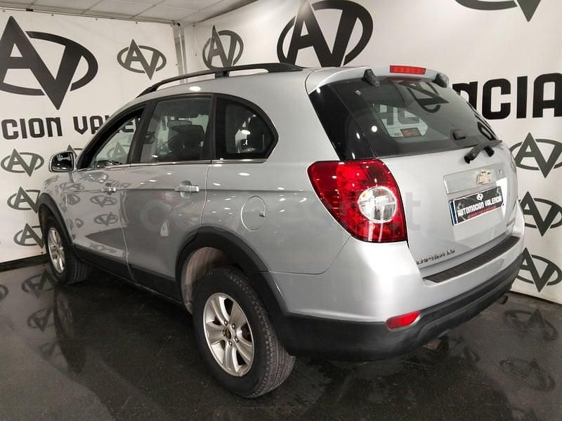 Usado Chevrolet Captiva LS 136 CV (100 kW) 2010 Gris / plata SUV