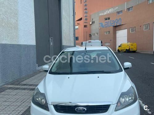 Usado Ford Focus Trend 109 CV (80 kW) 2009 Blanco Berlina