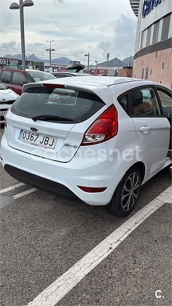 Blanco Usado 2014 Ford Fiesta Trend Utilitario | 6700 € (Precio justo) - Imagen 1/3