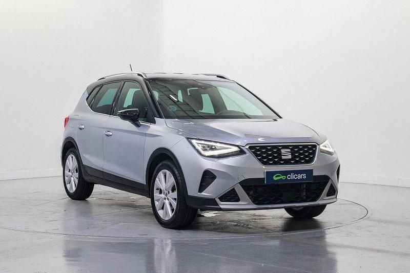 Usado Seat Arona Xperience 110 CV (80 kW) 2023 Gris / plata SUV