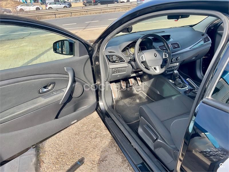 Usado Renault Mégane Dynamique 130 CV (95 kW) 2011 Negro Berlina