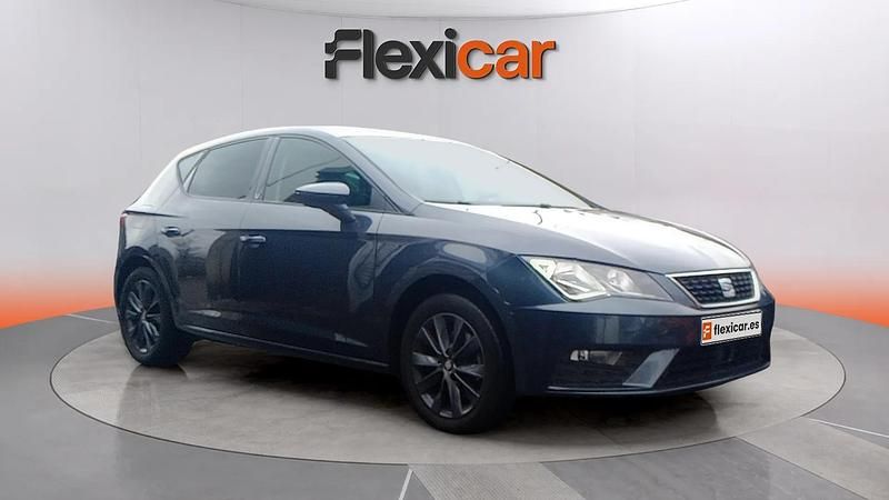 Usado Seat Leon Style 130 CV (95 kW) 2020 Gris Berlina